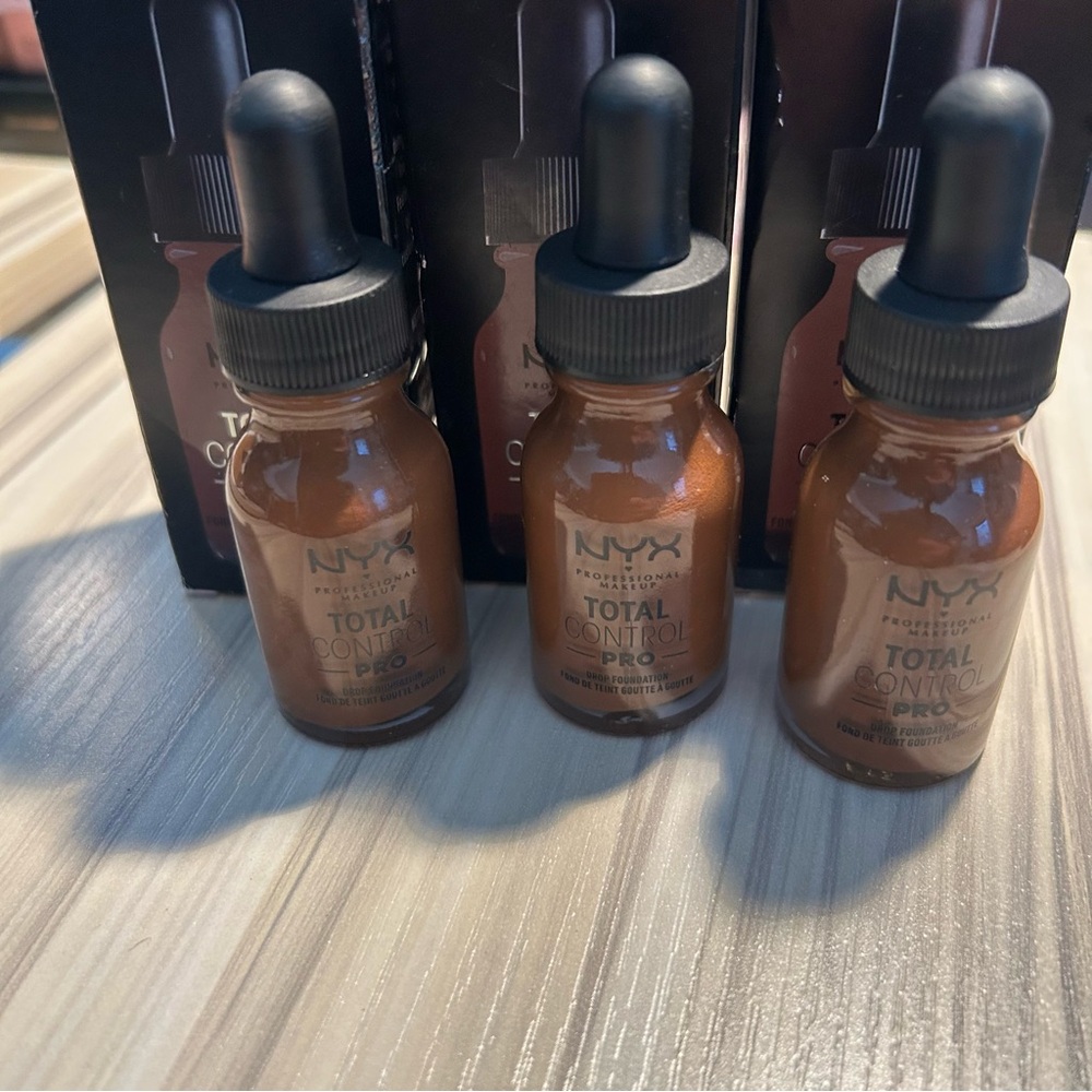 3 x NYX PROFESSIONAL MAKEUP Total Control Pro Drop Foundation in color 22 Deep